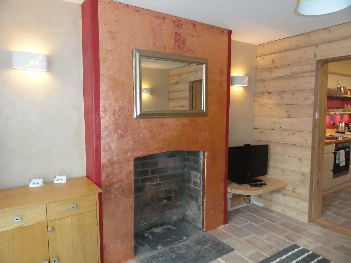 The Little Luckwell Apartment By Cliftonvalley Apartments Bristol