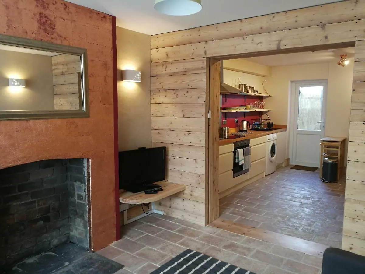 The Little Luckwell Apartment By Cliftonvalley Apartments Bristol