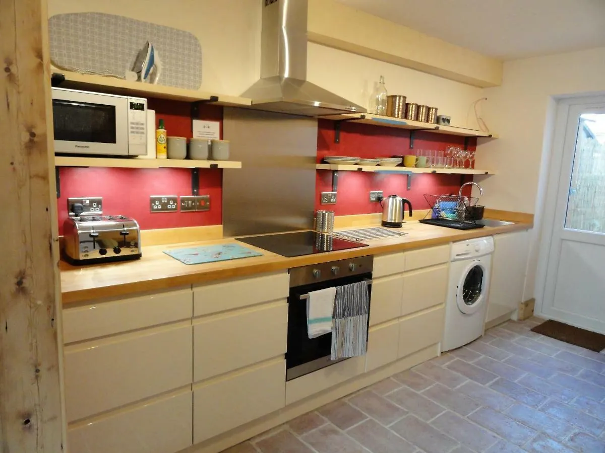 The Little Luckwell Apartment By Cliftonvalley Apartments Bristol