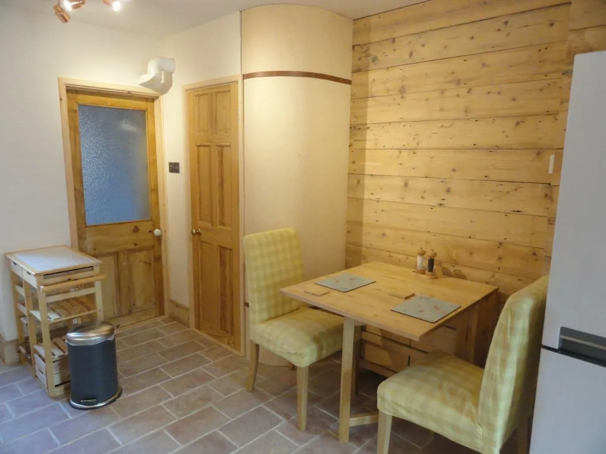 The Little Luckwell Apartment By Cliftonvalley Apartments Bristol